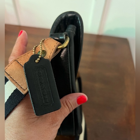 Vintage COACH Black Leather Crossbody Bag - Picture 11 of 14